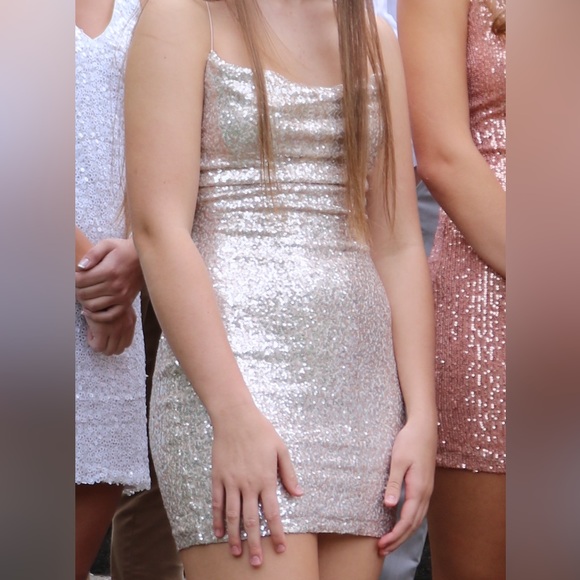 windsor homecoming dress. size 6. champagne/gold color - Picture 1 of 7